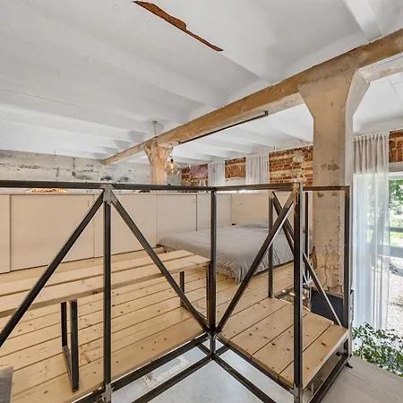 Raw Luxury Loft In